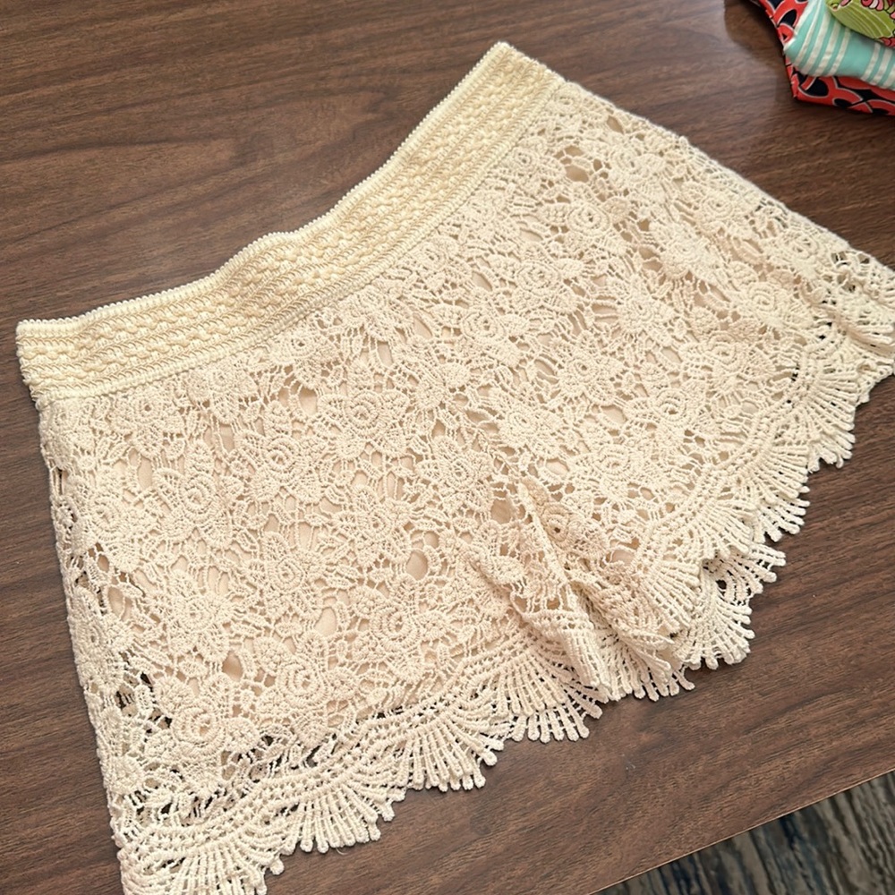 Crochet med shorts. Lined. Medium. Cream color